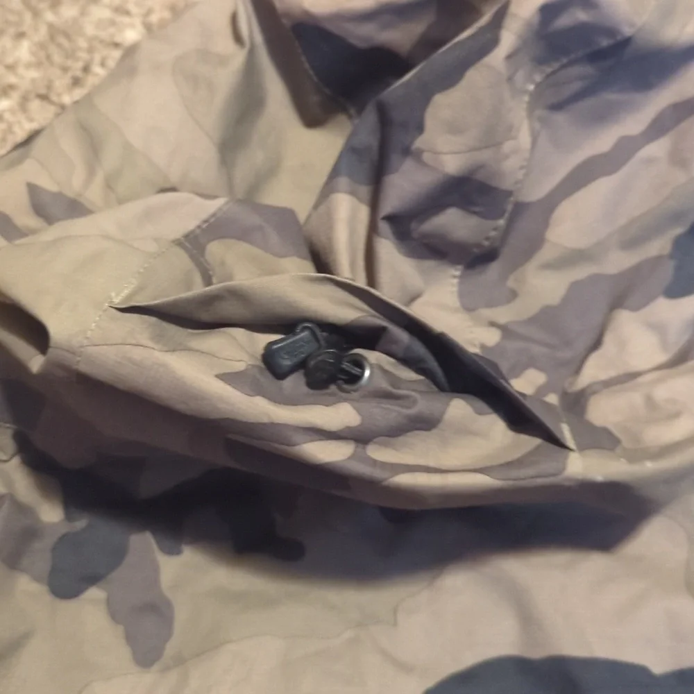The North Face Men's Camouflage Windbreaker Rain Dryvent Jacket - Picture 6 of 9
